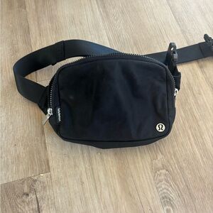 lululemon Everywhere Belt Bag